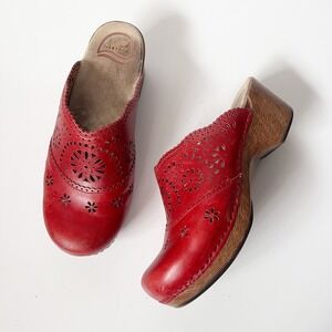 Vintage Y2K Red Leather Dansko Clogs Slip-On Platform Mules Boho Cutout Size 38